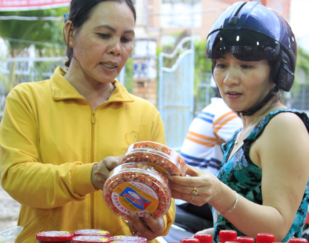 Làm hàng cho siêu thị sao khó quá!